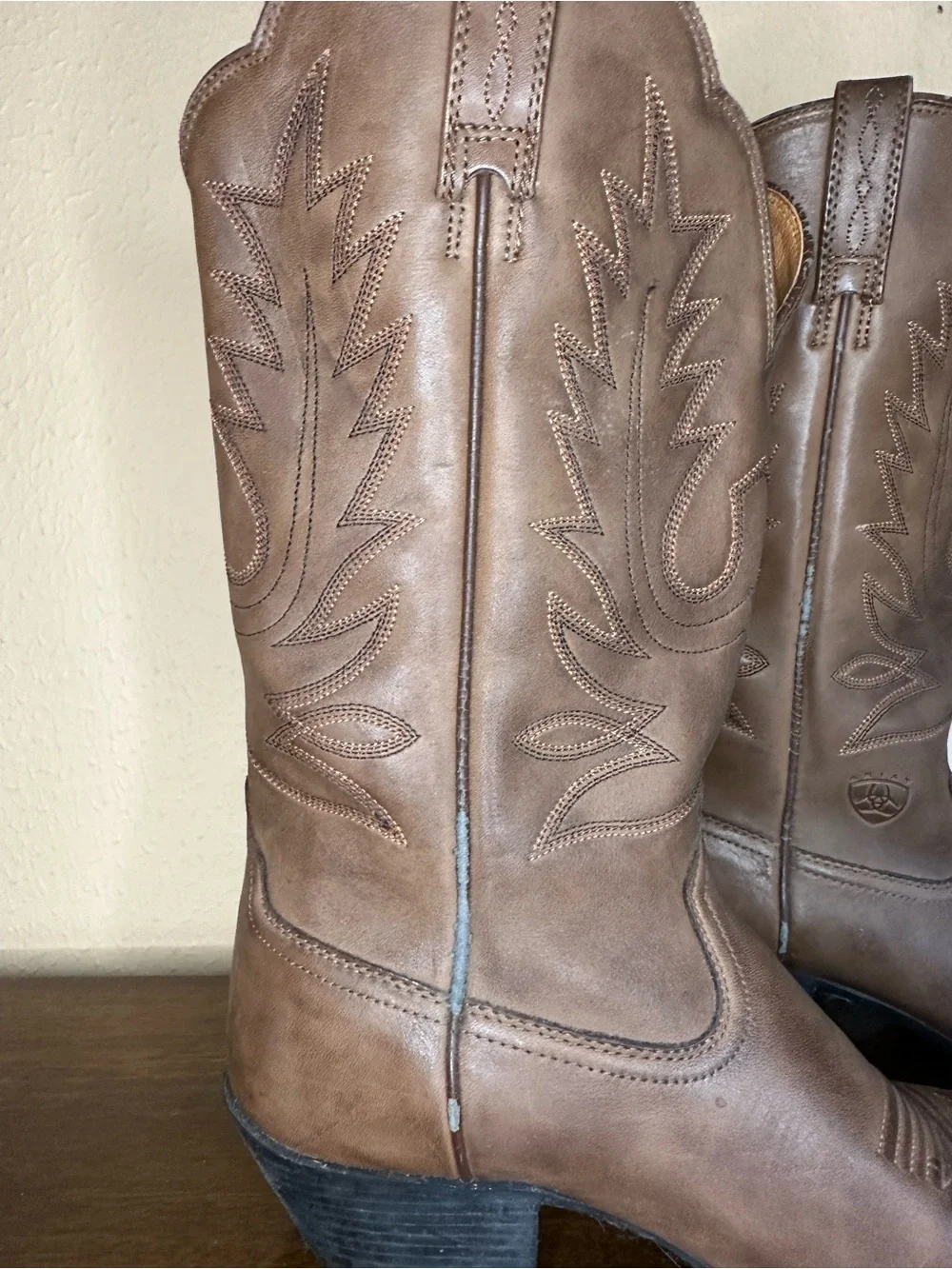Ariat Heritage Western Boot in Distressed Brown Size Women’s 8.5